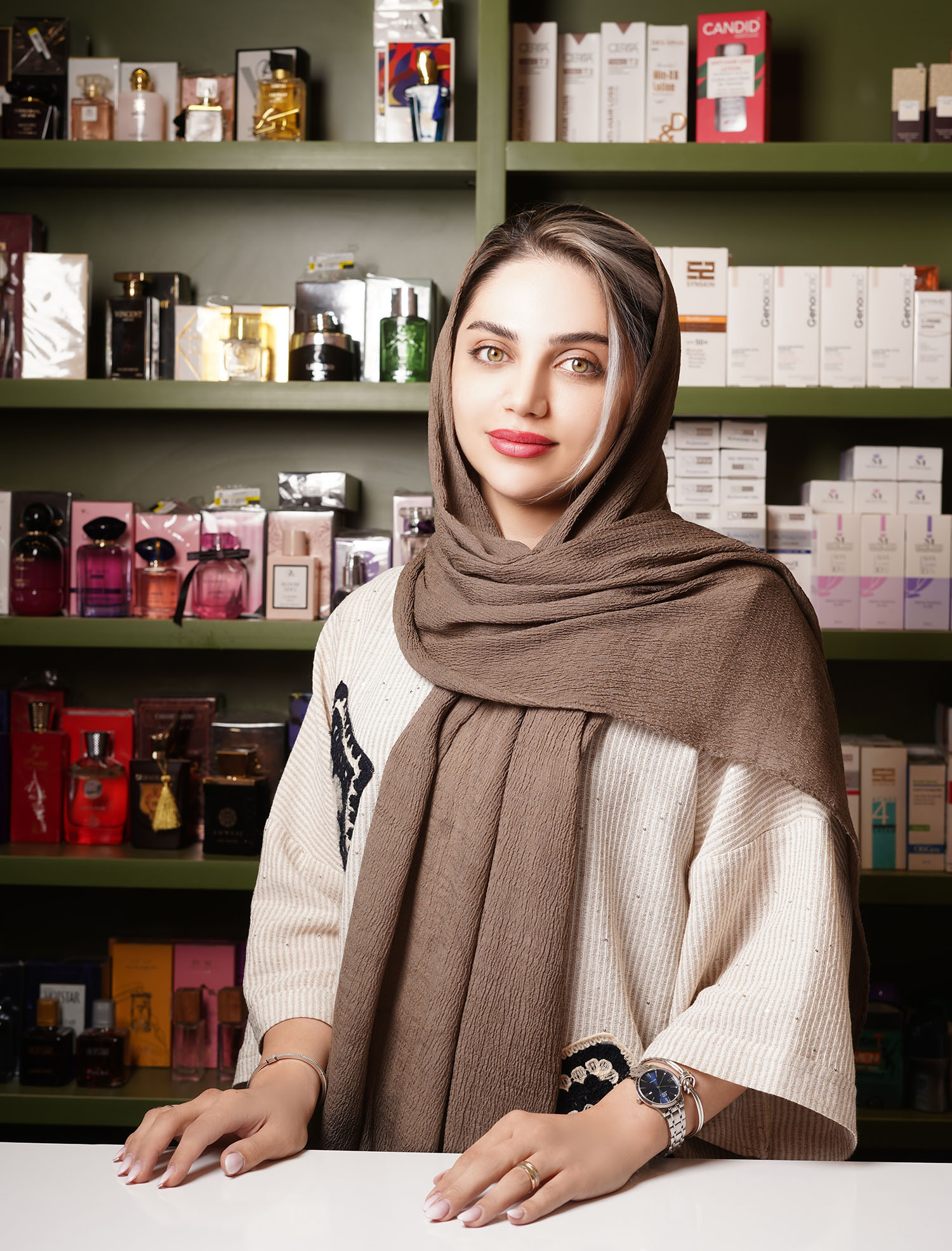 خانم دکتر پریان محمودی حیدری - دکترا فارماکولوژی بانی دارو